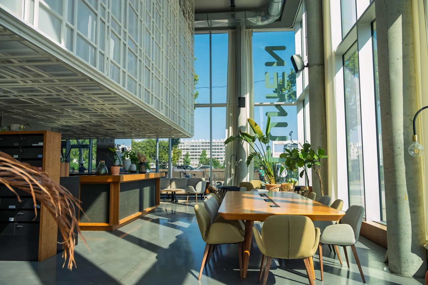 Espace coworking au rez-de-chaussée — Lumen Lyon Confluence