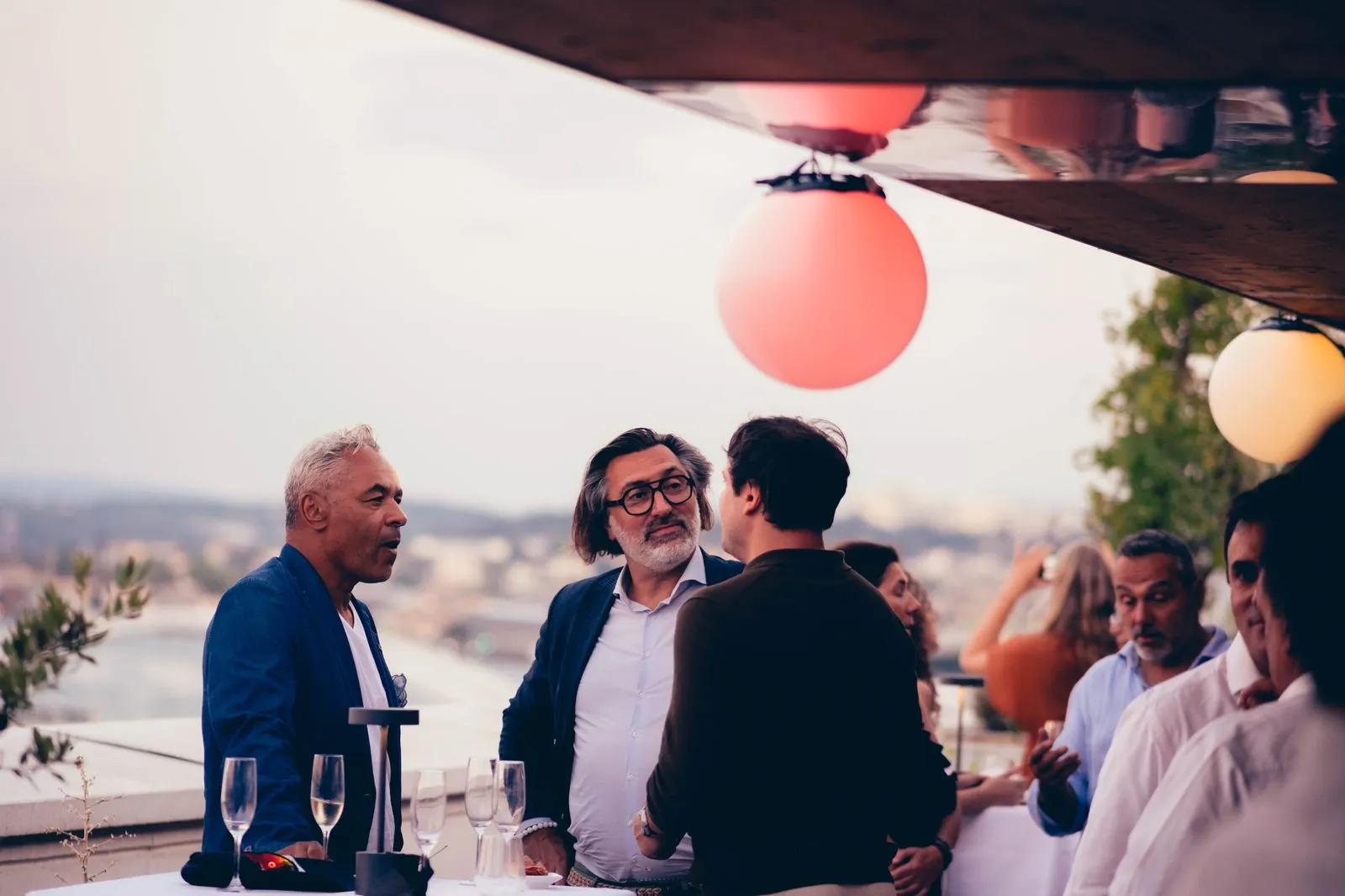 Networking lors d'un événement professionnel à Lyon — The Lift