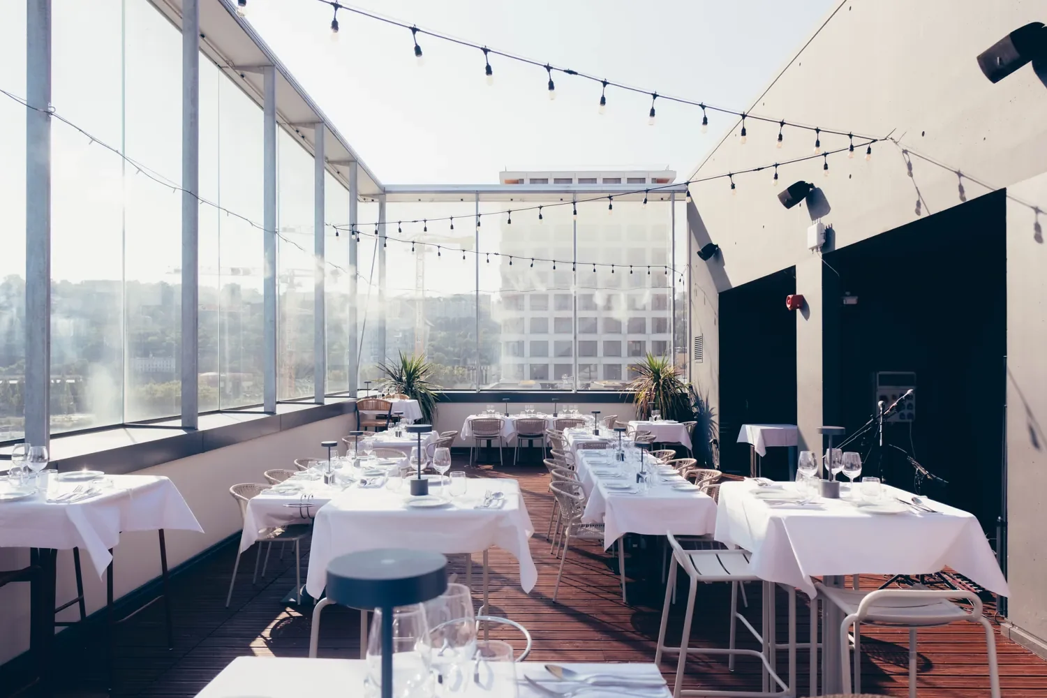The Lift : rooftop de Lumen au golden hour, vue sur Lyon